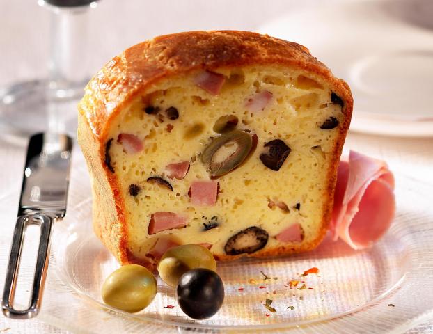 Cake aux olives et jambon